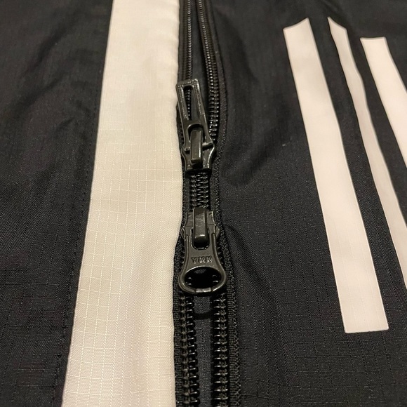 Black Adidas Windbreaker / Rain Coat Size Women’s Small - Picture 2 of 6